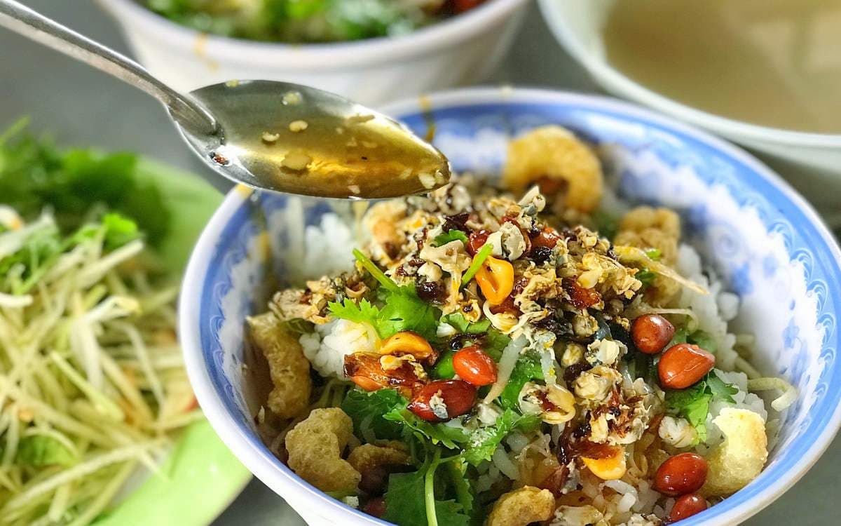 kham-pha-nhung-mon-ngon-hue-02.jpg
