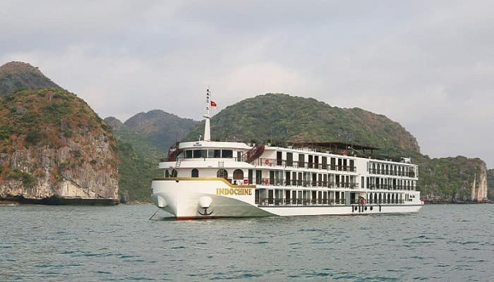 top-8-du-thuyen-vinh-lan-ha-danh-cho-cap-doi-03.jpg